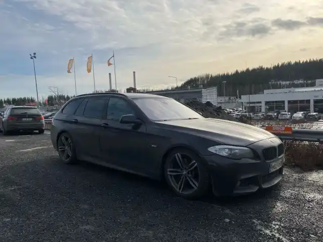 Sininen Farmari, BMW 530 – MOJ-158