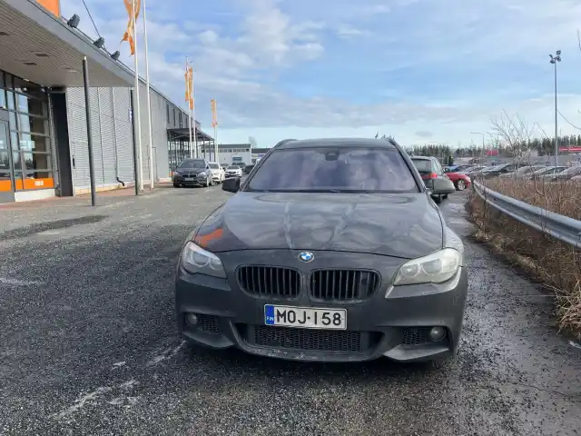 Sininen Farmari, BMW 530 – MOJ-158