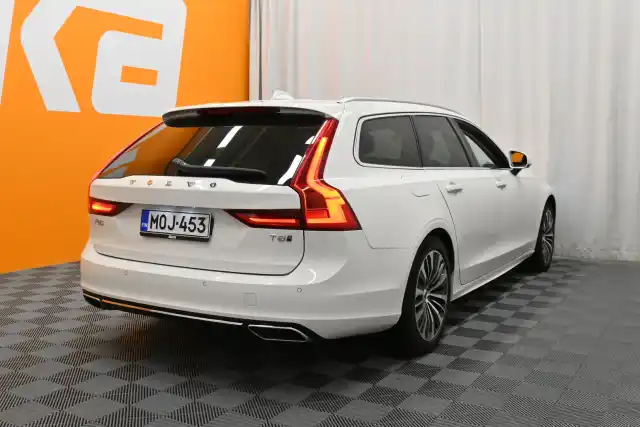 Valkoinen Farmari, Volvo V90 – MOJ-453