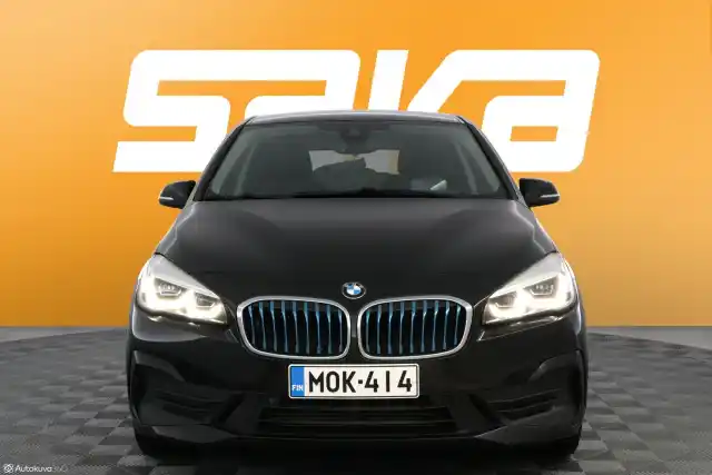 Musta Farmari, BMW 225 – MOK-414