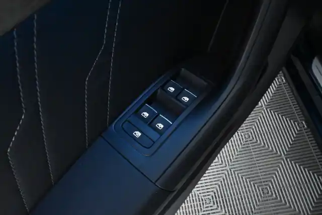 Sininen Maastoauto, Seat Ateca – MOK-887