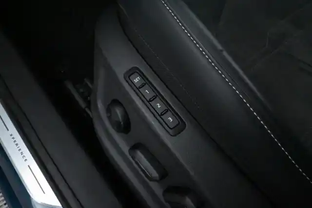 Sininen Maastoauto, Seat Ateca – MOK-887