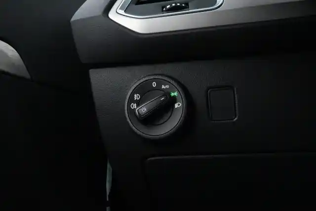 Sininen Maastoauto, Seat Ateca – MOK-887