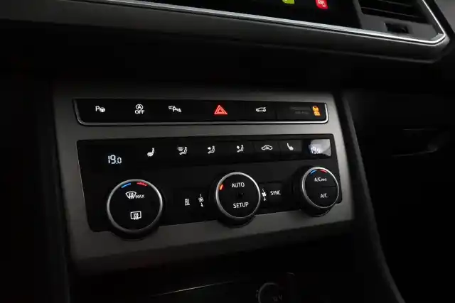 Sininen Maastoauto, Seat Ateca – MOK-887
