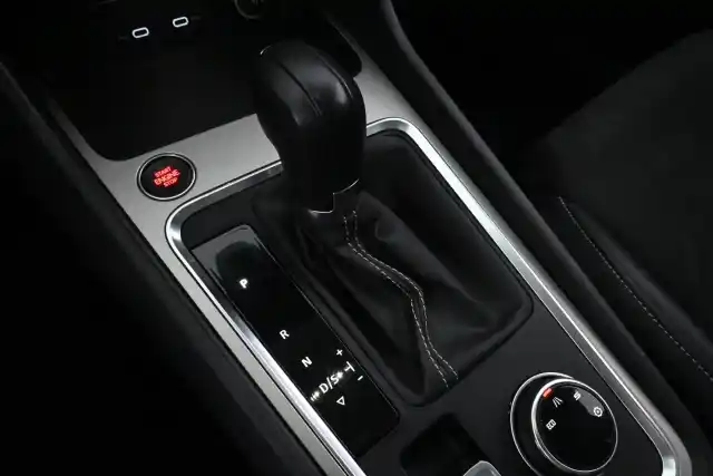 Sininen Maastoauto, Seat Ateca – MOK-887
