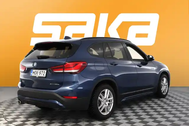 Sininen Maastoauto, BMW X1 – MOK-972