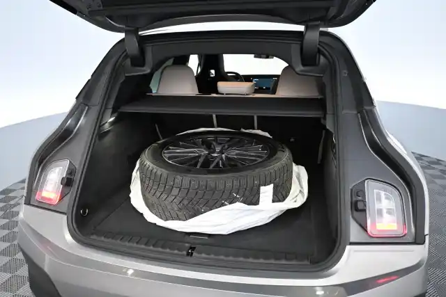Harmaa Maastoauto, BMW iX – MOM-472