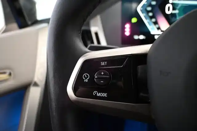 Harmaa Maastoauto, BMW iX – MOM-472