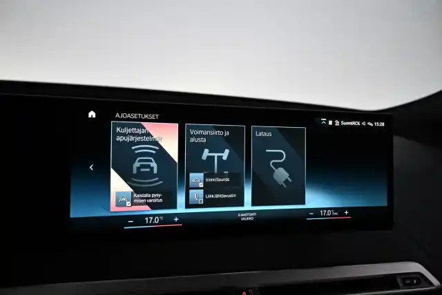 Harmaa Maastoauto, BMW iX – MOM-472