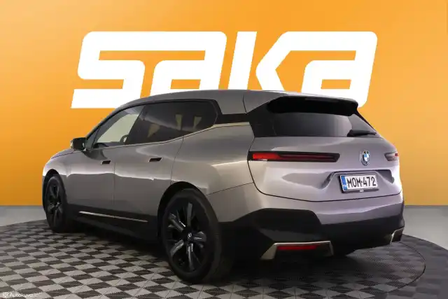 Harmaa Maastoauto, BMW iX – MOM-472