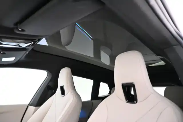 Harmaa Maastoauto, BMW iX – MOM-472