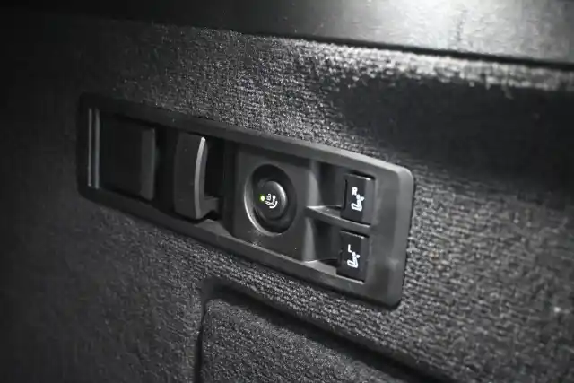 Harmaa Maastoauto, BMW iX – MOM-472