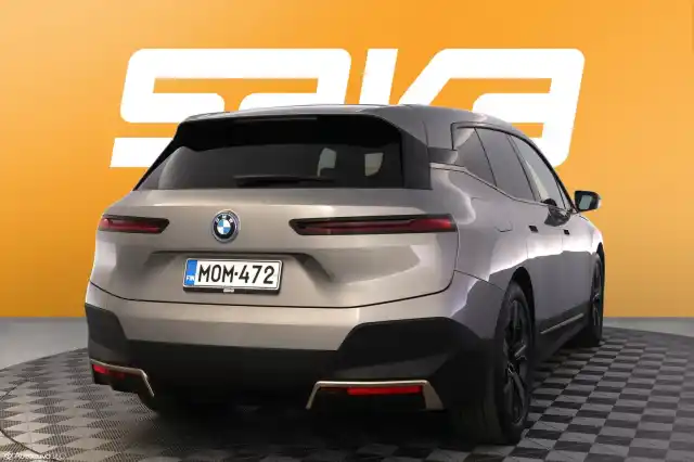 Harmaa Maastoauto, BMW iX – MOM-472