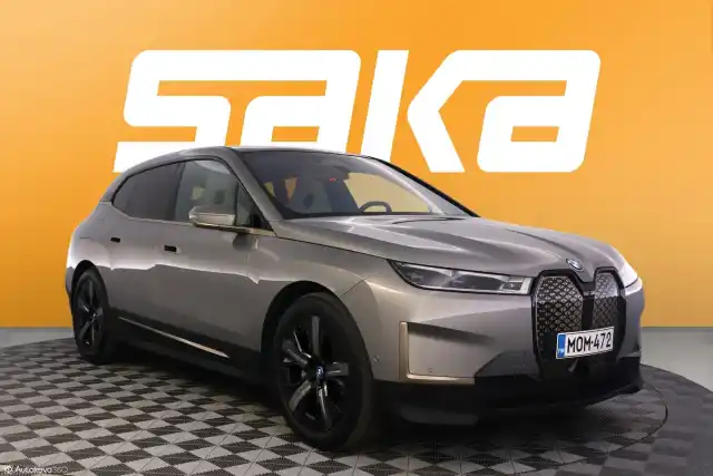 Harmaa Maastoauto, BMW iX – MOM-472