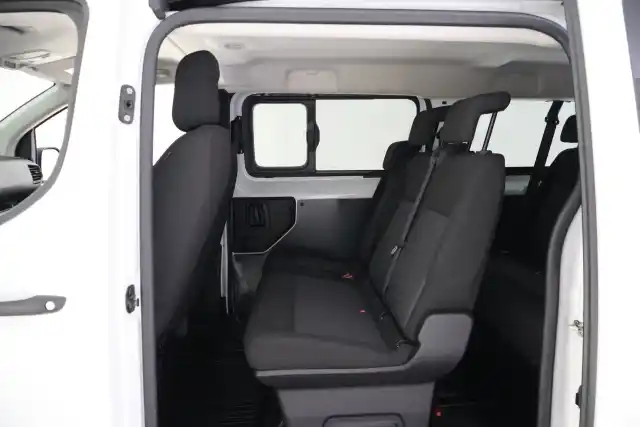 Valkoinen Tila-auto, Toyota Proace Verso – MON-145