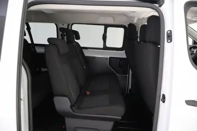 Valkoinen Tila-auto, Toyota Proace Verso – MON-145