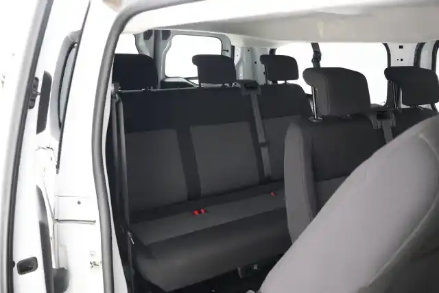 Valkoinen Tila-auto, Toyota Proace Verso – MON-145