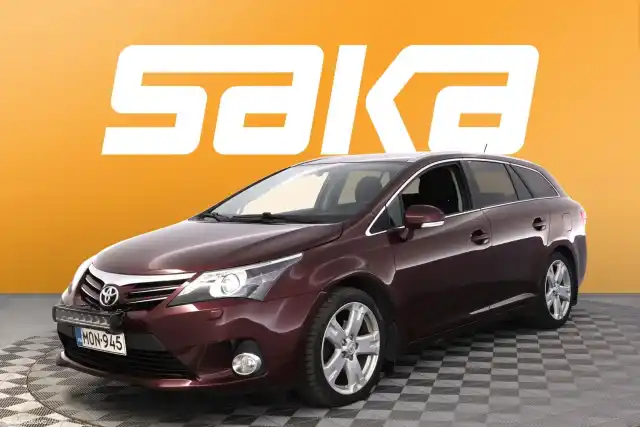 Punainen Tila-auto, Toyota Avensis – MON-945