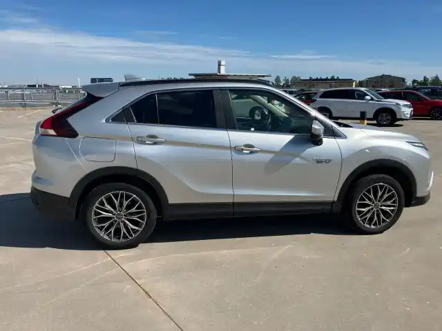 Harmaa Maastoauto, Mitsubishi Eclipse Cross – MOO-537