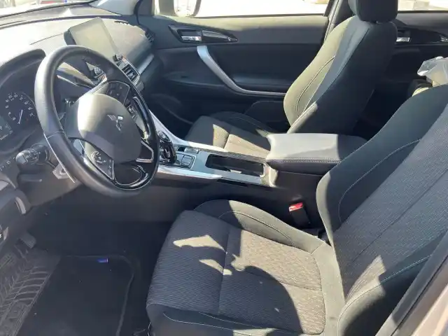 Harmaa Maastoauto, Mitsubishi Eclipse Cross – MOO-537