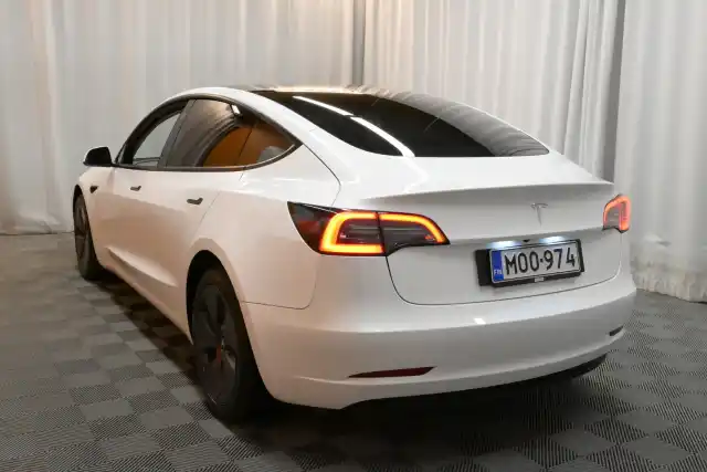 Valkoinen Sedan, Tesla Model 3 – MOO-974