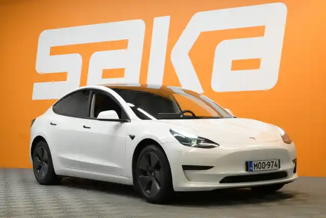 Valkoinen Sedan, Tesla Model 3 – MOO-974