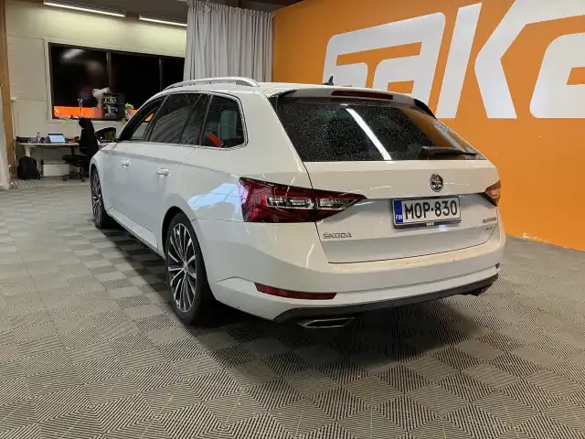 Valkoinen Farmari, Skoda Superb – MOP-830