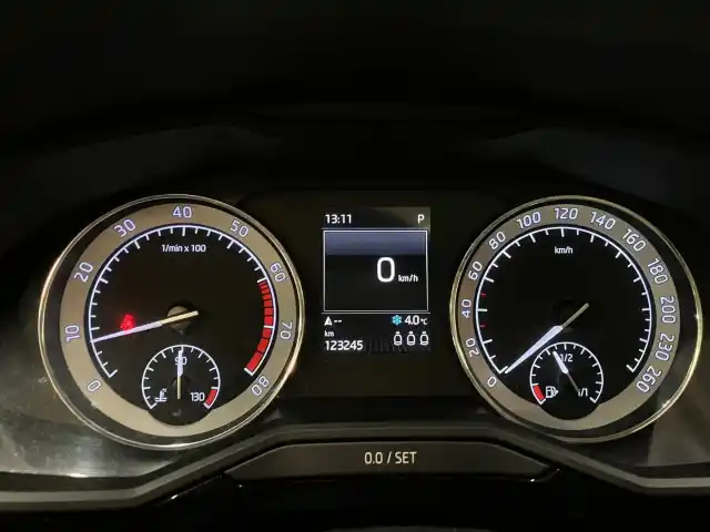 Valkoinen Farmari, Skoda Superb – MOP-830
