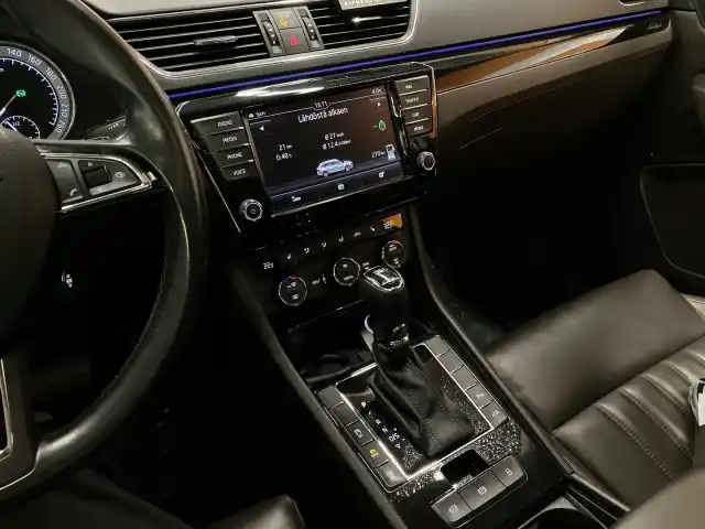 Valkoinen Farmari, Skoda Superb – MOP-830