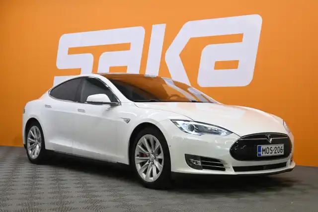 Valkoinen Sedan, Tesla Model S – MOS-206