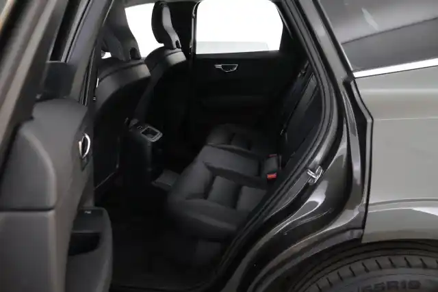 Harmaa Maastoauto, Volvo XC60 – MOS-666