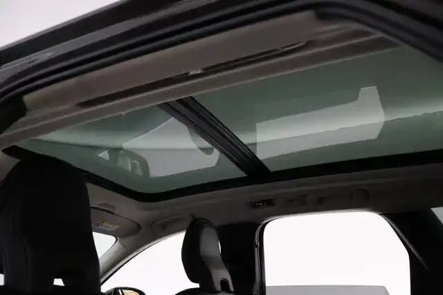 Harmaa Maastoauto, Volvo XC60 – MOS-666