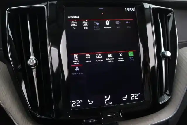 Harmaa Maastoauto, Volvo XC60 – MOS-666