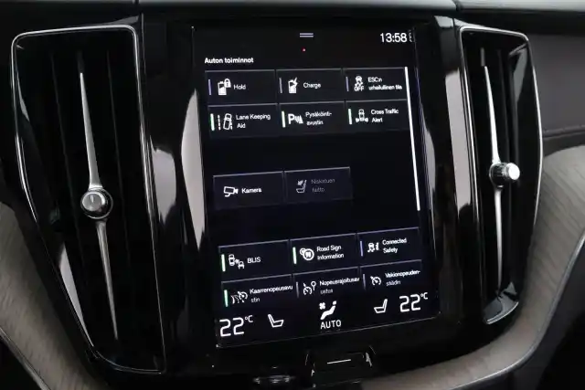 Harmaa Maastoauto, Volvo XC60 – MOS-666