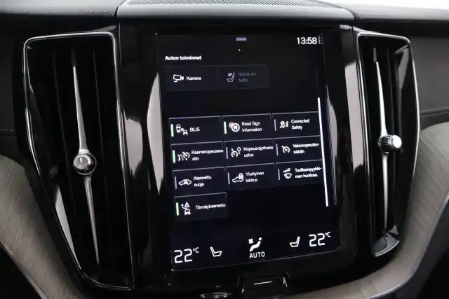 Harmaa Maastoauto, Volvo XC60 – MOS-666