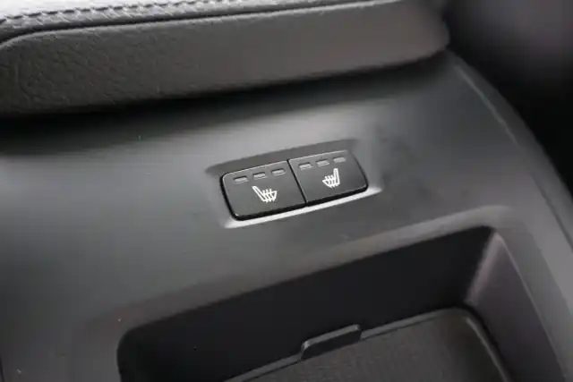 Harmaa Maastoauto, Volvo XC60 – MOS-666