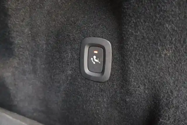 Harmaa Maastoauto, Volvo XC60 – MOS-666