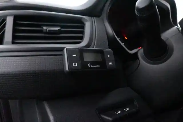 Musta Pakettiauto, Renault Trafic – MOS-793