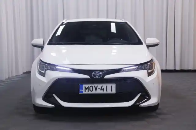 Valkoinen Farmari, Toyota Corolla – MOV-411