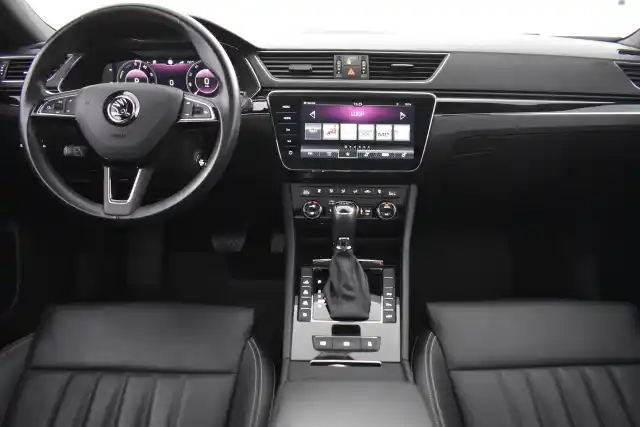 Harmaa Farmari, Skoda Superb – MOV-636