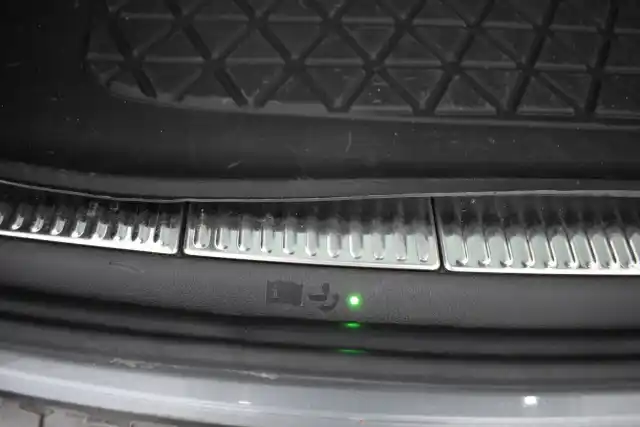 Harmaa Farmari, Skoda Superb – MOV-636
