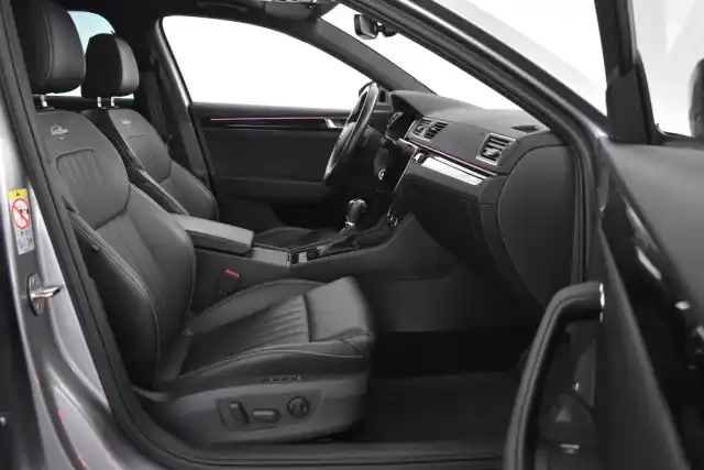 Harmaa Farmari, Skoda Superb – MOV-636