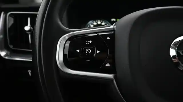 Valkoinen Farmari, Volvo V60 Cross Country – MOV-794