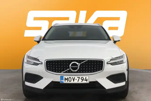 Valkoinen Farmari, Volvo V60 Cross Country – MOV-794