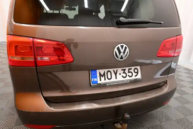 Ruskea Tila-auto, Volkswagen Touran – MOY-359