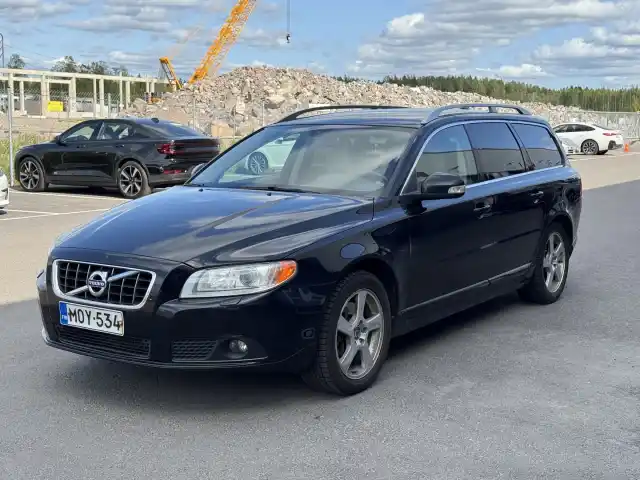 Musta Farmari, Volvo V70 – MOY-534