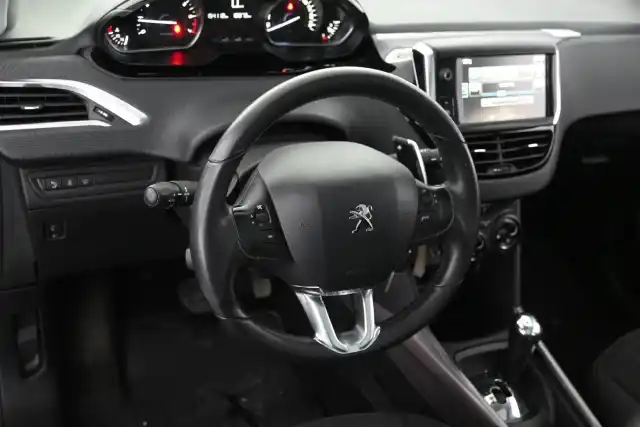 Punainen Viistoperä, Peugeot 2008 – MOZ-182