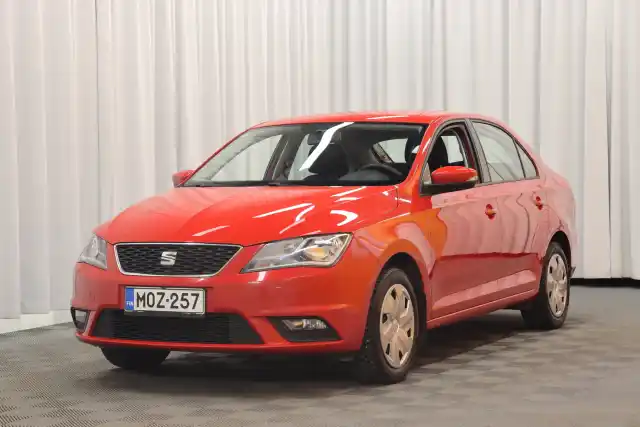 Punainen Sedan, Seat Toledo – MOZ-257