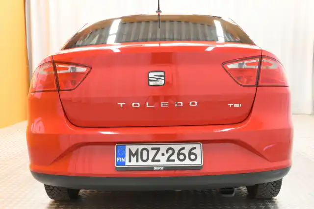 Punainen Sedan, Seat Toledo – MOZ-266