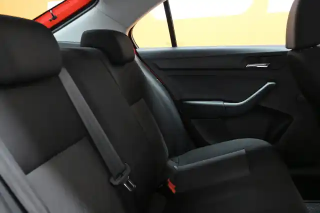 Punainen Sedan, Seat Toledo – MOZ-266